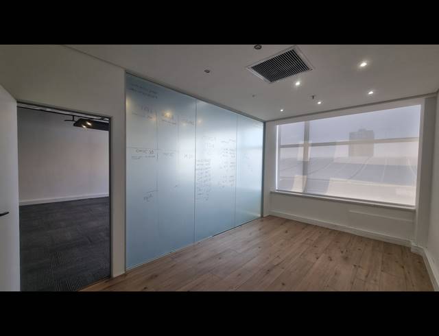 148M² OFFICE TO LET IN SEA POINT